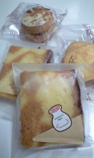 َqB